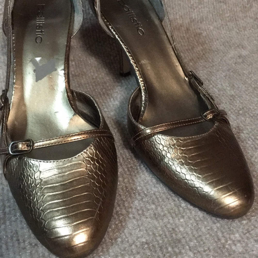 BALLISTIC METALLIC GOLD KITTEN HEEL d'Orsay style PUMPS BUCKLES - Picture 8 of 10